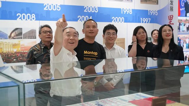 中新绿色产业对话 新加坡考察团到访富思特交流考察