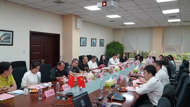 中新绿色产业对话 新加坡考察团到访富思特交流考察