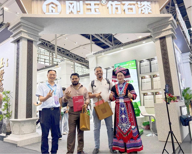 师傅不敢接单?刚玉在建博会上甩出王炸,施工就像贴瓷砖