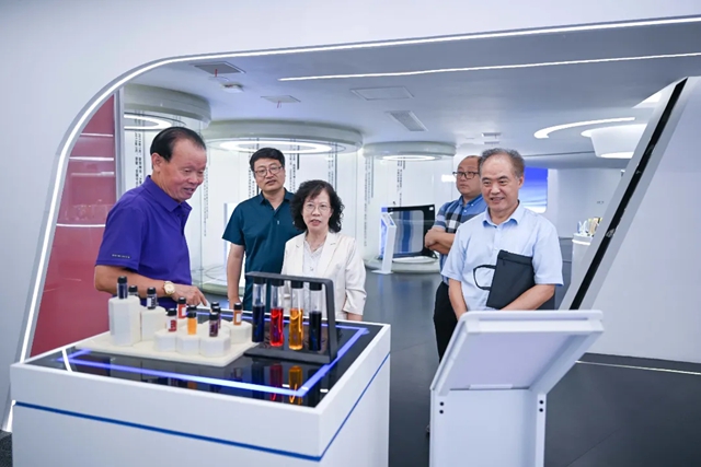 江苏省建材行业协会领导一行莅临晨光产业园参观调研！