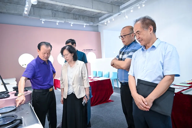 江苏省建材行业协会领导一行莅临晨光产业园参观调研！