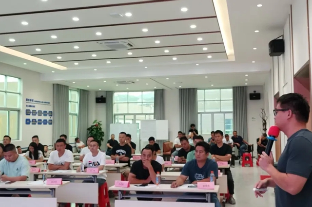 中华制漆答谢订购会暨油漆堡双包推介会