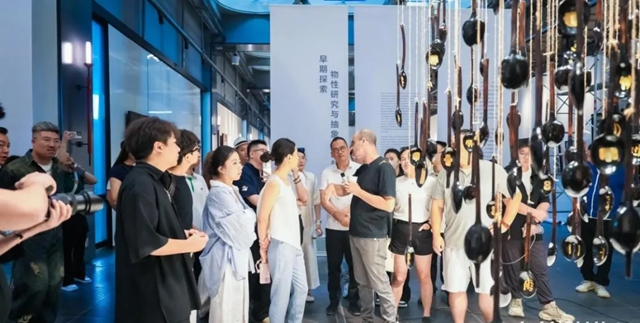 跨越山海 漆语同心｜文森・漆《游物志》在华十八年艺术展在三棵树盛大开幕