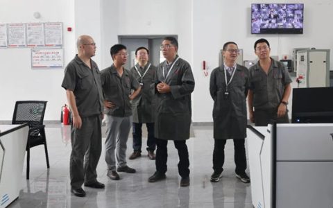 富伟年到三峡油漆调研指导工作