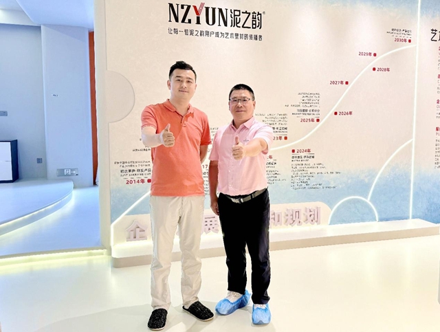 从硅藻泥到微水泥，泥之韵如何跨越行业周期？——专访青岛泥之韵环保壁材创始人董玉志