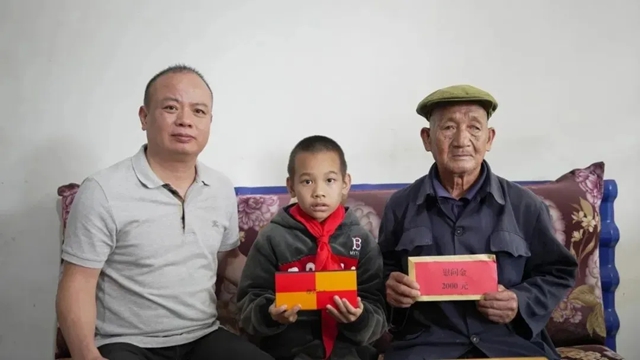 善行延续，致敬城市微光｜美惠石感漆情暖云县环卫一线