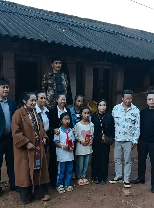 善行延续,致敬城市微光|美惠石感漆情暖云县环卫一线