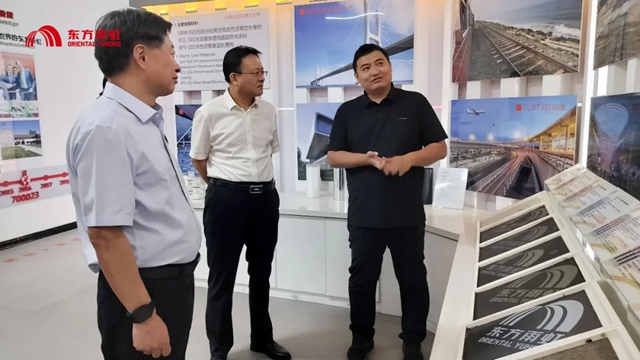 濮阳市政协副主席曹拥军一行赴濮阳东方雨虹考察调研