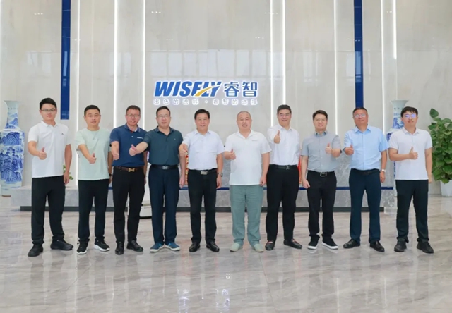黄石市政协副主席刘海平及航天电工领导一行到睿智高科调研