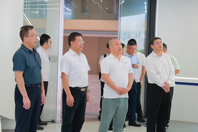 黄石市政协副主席刘海平及航天电工领导一行到睿智高科调研