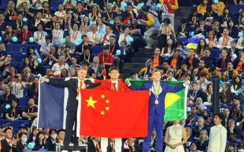 “刮大白”世界第一！薛浩鑫斩获第48届世界技能大赛抹灰与隔墙系统项目金牌