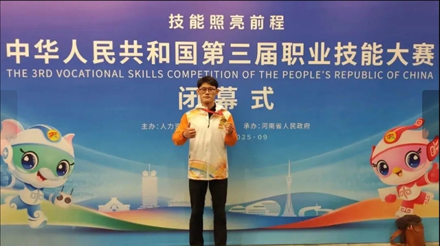 “刮大白”世界第一!薛浩鑫斩获第48届世界技能大赛抹灰与隔墙系统项目金牌