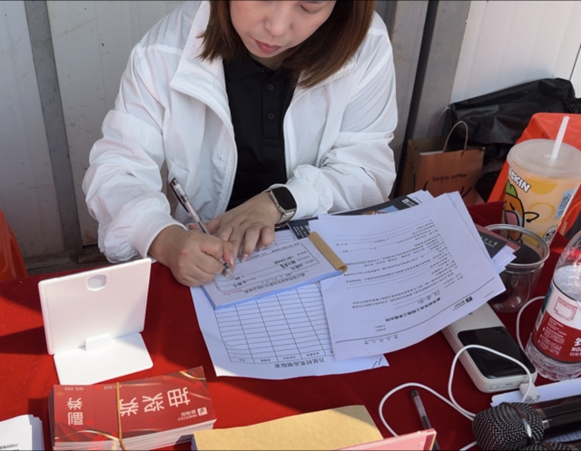 曼得丽携手经销商万星村下乡万星村团购圆满收官