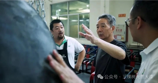 大漆守艺人 | 守千年国漆匠心 探产业传承新路 中国工艺美术大师甘而可到访三棵树