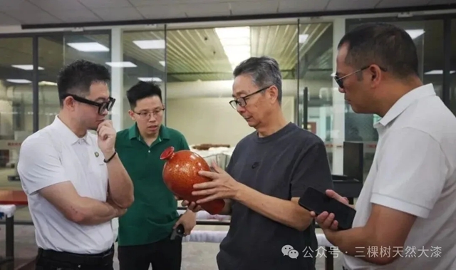 大漆守艺人 | 守千年国漆匠心 探产业传承新路 中国工艺美术大师甘而可到访三棵树