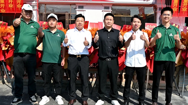 开业即回本!狂签15家业主,80万+订单!安彩别墅焕新南昌青山湖旗舰店火爆开幕
