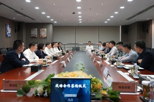 探索融合发展新路径——凯伦股份与隆基绿能签署战略合作协议