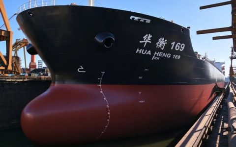 鱼童漆助力华远星海运多艘5万吨级电煤保供船舶高效完成坞修