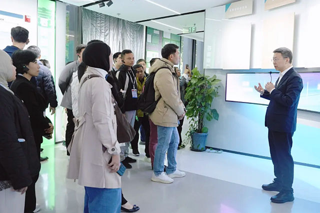 东盟中小企业跨境赋能研修班代表团到访北新建材